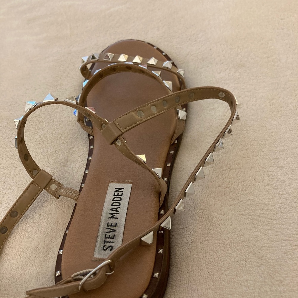 Travel sandals by Steve Madden